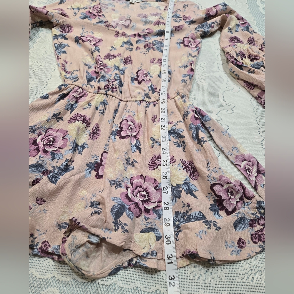 American Eagle, Feminine pink, floral wrap romper, long bell sleeves Size XXS - Picture 10 of 10